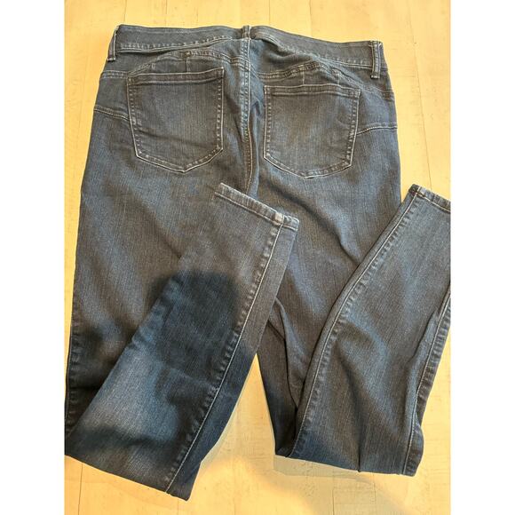 Torrid Bombshell Skinny Jeans Size 12 EUC - Picture 1 of 5